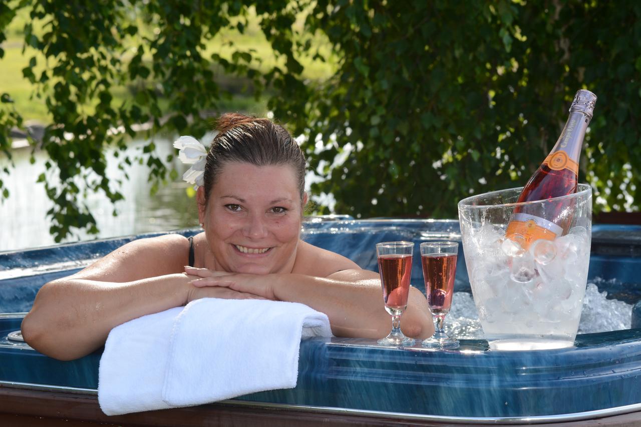 Revontuli Resort Rooms Hankasalmi Eksteriør bilde